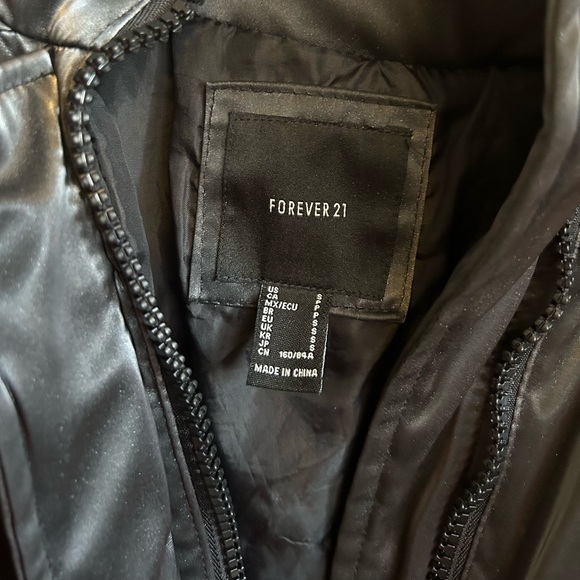 Forever 21 Shiny/Metallic Black Quilted Puffer Coat, Detachable Hood - Picture 2 of 7